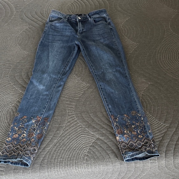 CHARLIE B Denim - CHARLIE B Blue Jeans with Floral Embroidery